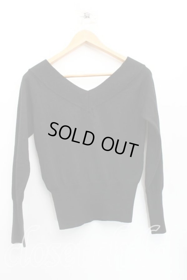 画像2: ヴィヴィアンウエストウッド 中古 / 単色オーブ刺繍Vネックニット 2（9号相当） 黒  H-25-12-28-055-to-OD-ZH (2)