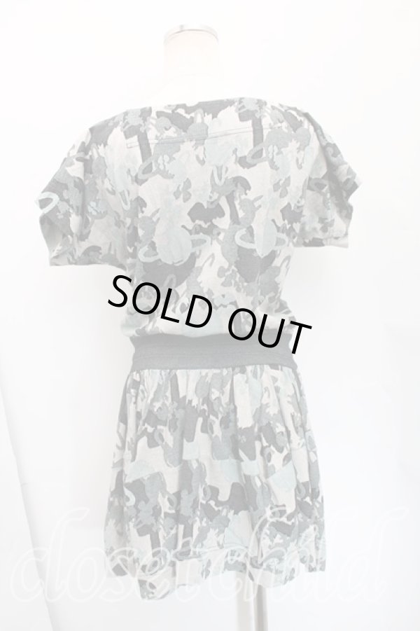 画像2: ヴィヴィアンウエストウッド 中古 / カモフラオーブワンピース 2（9号相当） カーキｘベージュ  H-25-12-28-009-op-OD-ZH (2)