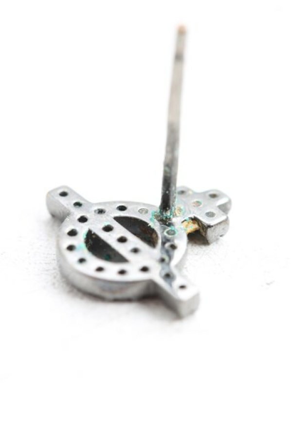 画像4: ヴィヴィアンウエストウッド 中古 / WILBA SINGLE STUDピアス  ガンメタ  H-25-12-28-120-er-IN-ZH (4)