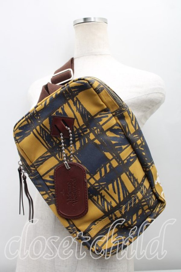 画像7: ヴィヴィアンウエストウッド MAN 中古 / ハンドドローチェックボディバッグ  黄色  H-26-01-18-047-ba-OD-ZH (7)