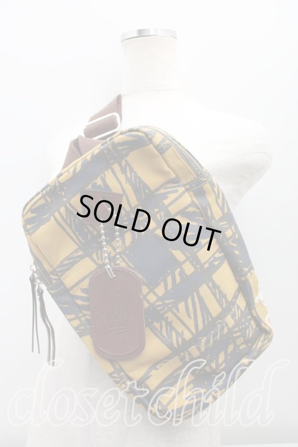 画像7: ヴィヴィアンウエストウッド MAN 中古 / ハンドドローチェックボディバッグ  黄色  H-26-01-18-047-ba-OD-ZH (7)