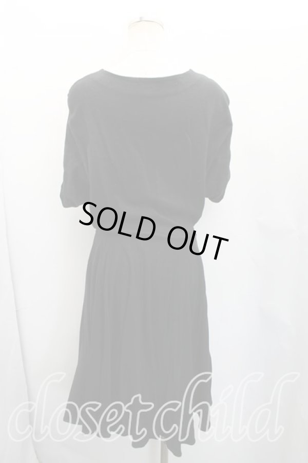 画像2: ヴィヴィアンウエストウッド 中古 / 単色オーブ刺繍Aラインワンピース 2(9号相当) 黒  H-26-01-25-003-op-IN-ZH (2)