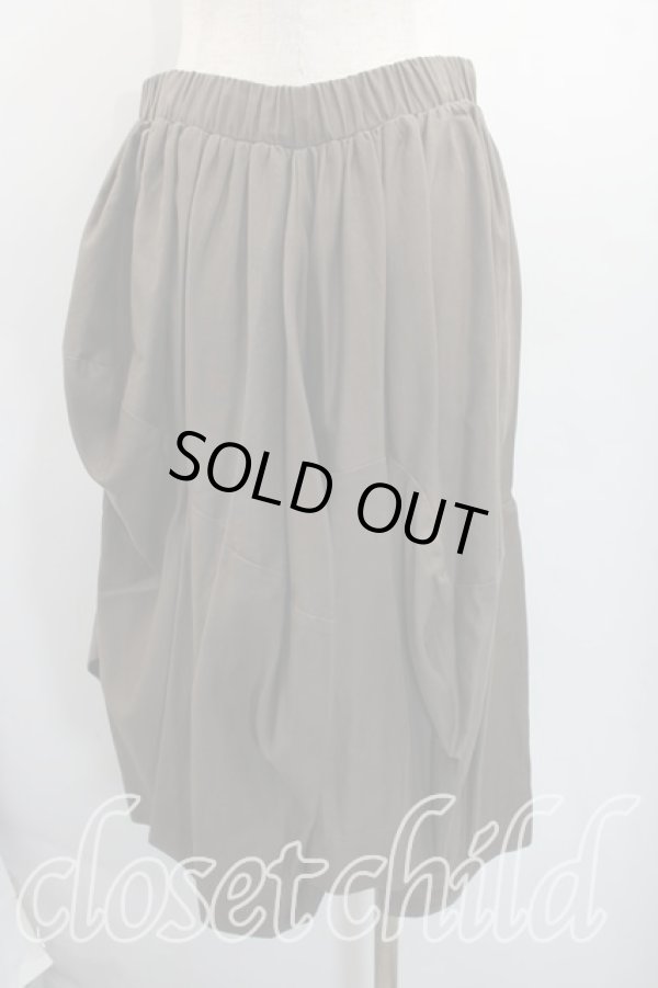 画像2: ヴィヴィアンウエストウッド 中古 / 変形プリーツスカート 2（9号相当） カーキ  H-26-02-22-028-sk-OD-ZH (2)