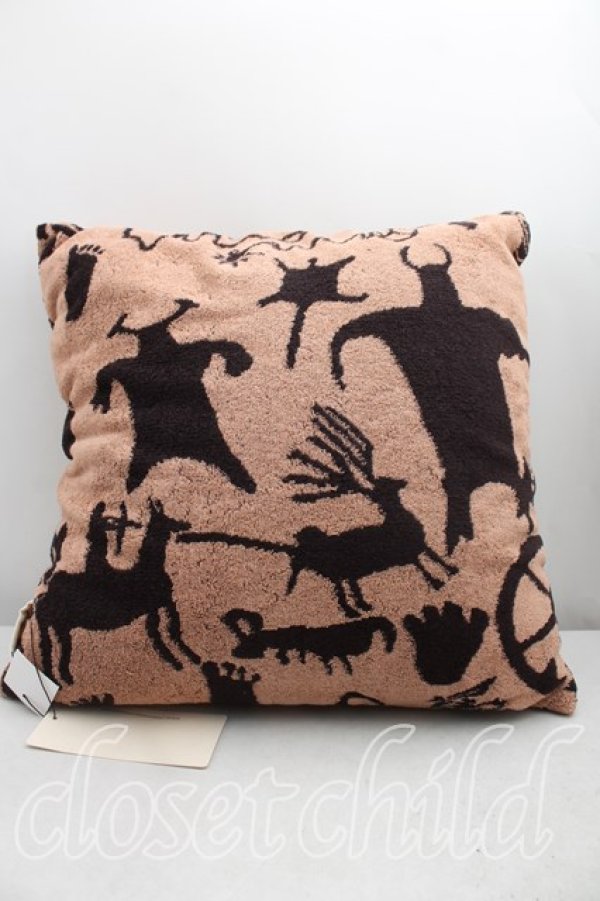 画像2: ANGLOMANIA 中古 / ケイブマンクッション  ベージュ  H-26-04-12-089-gd-OD-ZH (2)