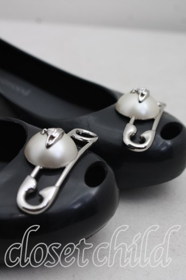 画像6: ヴィヴィアンウエストウッド×Melissa 中古 / ULTRAGIRL XIX AD SAFETY PINフラットシューズ EU37（23.5cm相当） 黒  H-26-10-18-083-sh-OD-ZH (6)