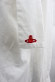 画像3: ヴィヴィアンウエストウッド 中古 / 単色オーブ刺繍タイ長袖ブラウス 3 白Ｘ赤  I-25-05-21-020-bl-HD-ZI (3)