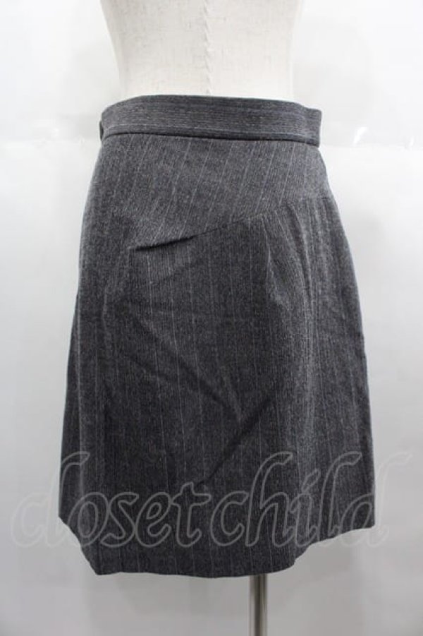 画像2: ヴィヴィアンウエストウッド 中古 / ストライプタイトミニスカート 40 グレー  I-25-06-25-026-sk-HD-ZI (2)