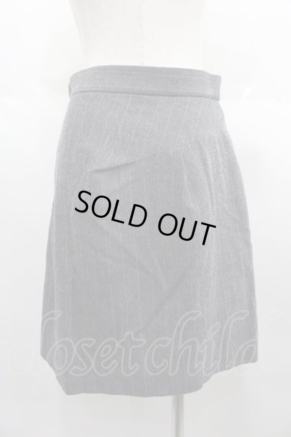 画像2: ヴィヴィアンウエストウッド 中古 / ストライプタイトミニスカート 40 グレー  I-25-06-25-026-sk-HD-ZI (2)