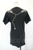 画像2: ヴィヴィアンウエストウッド 中古 / 騙シ絵ネックレスTシャツ 2 黒  I-26-06-24-037-to-HD-ZI (2)