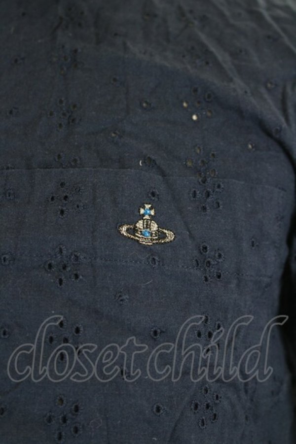 画像3: ヴィヴィアンウエストウッド MAN 中古 / オーブ刺繍レースシャツ 44 紺  I-26-06-24-005-bl-HD-ZI (3)
