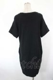 画像2: ヴィヴィアンウエストウッド 中古 / CHOICE 単色オーブ刺繍半袖カットワンピース 2 黒Ｘ赤  I-26-10-21-029-op-HD-ZI (2)