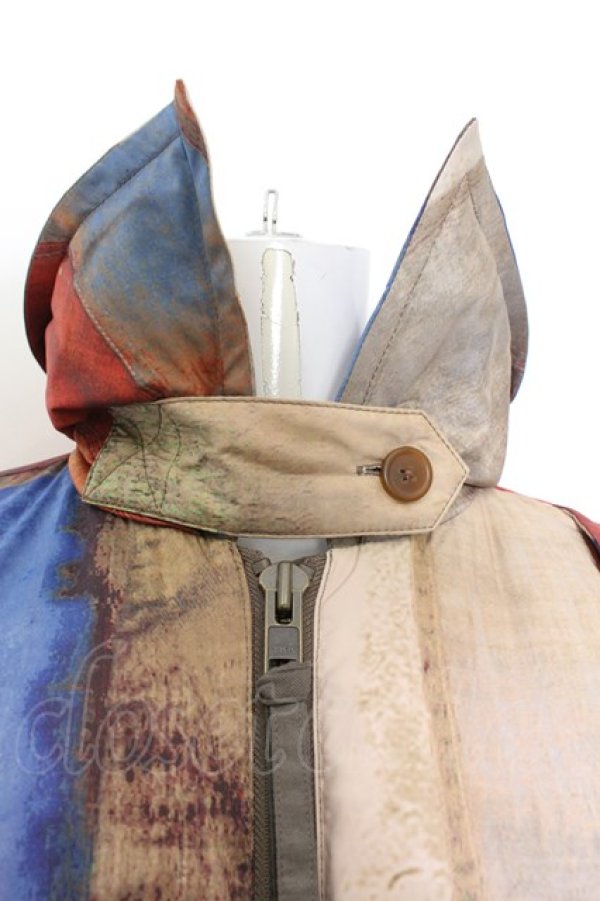 画像2: ヴィヴィアンウエストウッド 中古 / ユニオンジャック転写ptダウンコート O/S マルチ  O-24-10-27-015-co-IG-ZH (2)