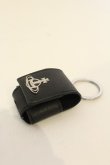画像2: ヴィヴィアンウエストウッド / SAFFIANO Air Pods ケース  ブラック  O-25-01-26-031-gd-YM-OS (2)