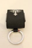 画像3: ヴィヴィアンウエストウッド / SAFFIANO Air Pods ケース  ブラック  O-25-01-26-031-gd-YM-OS (3)