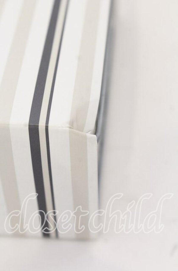 画像2: ヴィヴィアンウエストウッド 中古 / MICHALAKコラボ ブリキ缶(中身ナシ)  -  O-25-09-14-086-gd-IG-OS (2)