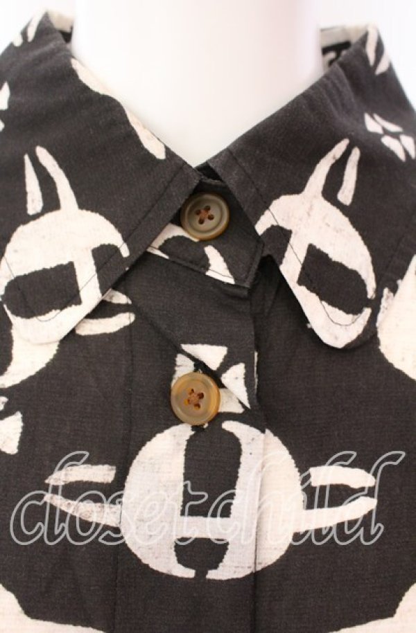 画像2: ヴィヴィアンウエストウッド 中古 / リヨセルブロードMUD ORB PRINTスラッシュショルダーシャツ 00 ブラック  O-25-09-21-044-bl-IG-OS (2)