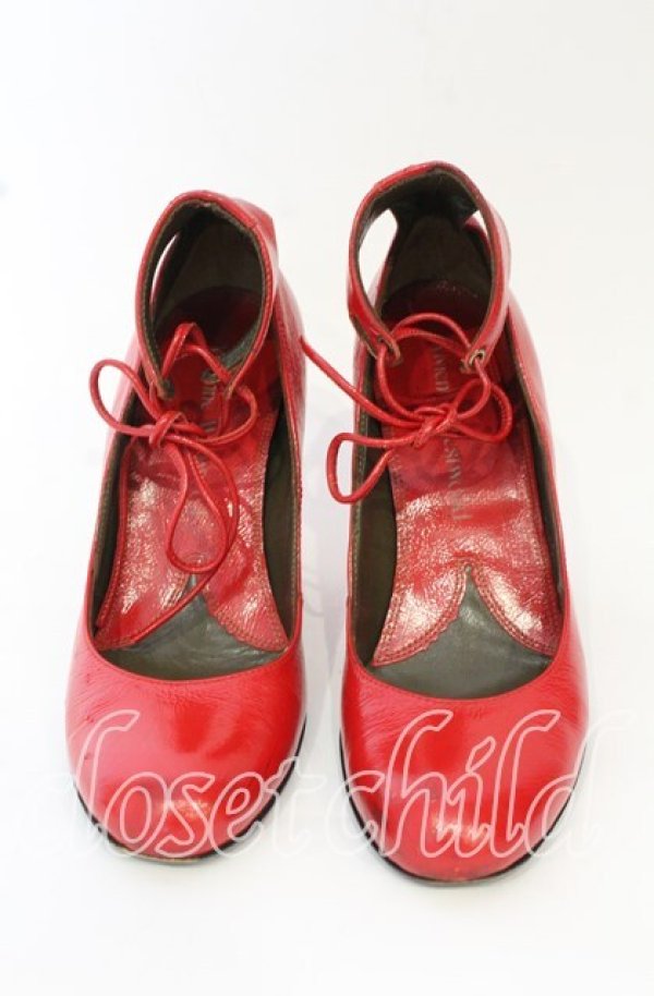 画像2: ヴィヴィアンウエストウッド 中古 / レースベルトエナメルヒールシューズ 38(24cm) レッド  O-25-10-19-093-sh-YM-OS (2)