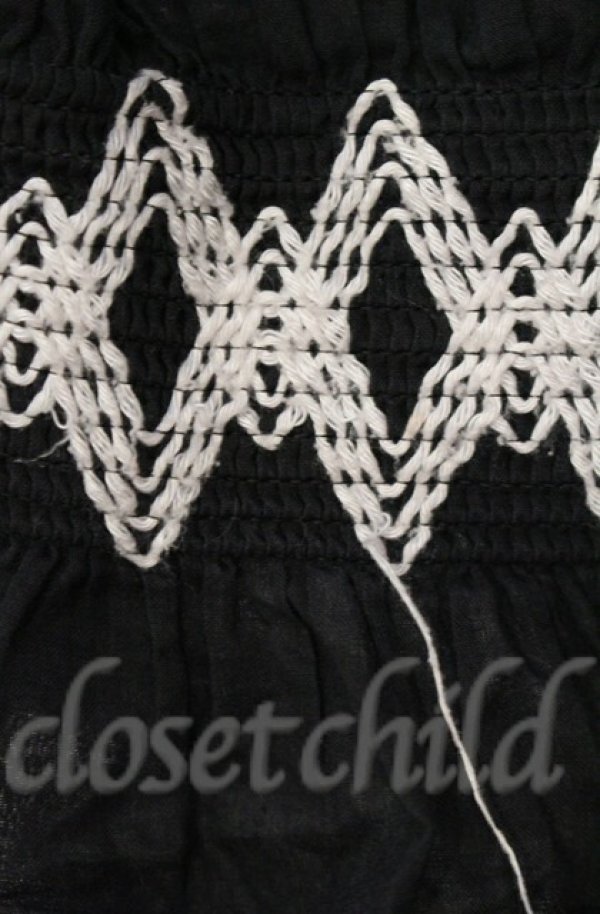 画像4: ヴィヴィアンウエストウッド 中古 / コットンローンスモッキングシャツ 00 ブラック  O-25-11-09-024-bl-YM-OS (4)