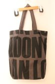 画像4: ヴィヴィアンウエストウッド MAN 中古 / PRINTED ORB MAN LONDON トートバッグ（プリンテッドマンロンドン）  チャコール  O-26-01-11-077-ba-YM-OS (4)