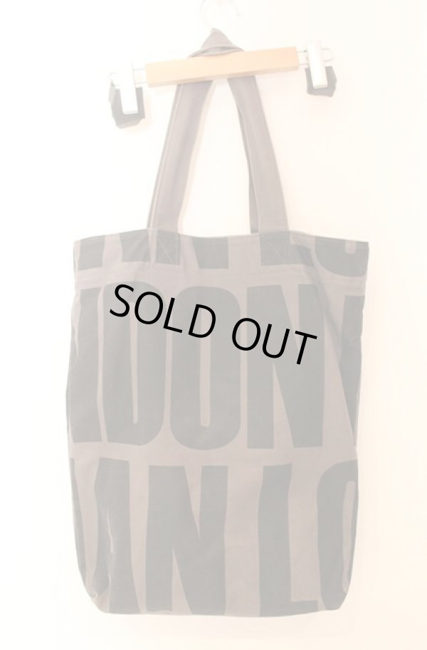 画像4: ヴィヴィアンウエストウッド MAN 中古 / PRINTED ORB MAN LONDON トートバッグ（プリンテッドマンロンドン）  チャコール  O-26-01-11-077-ba-YM-OS (4)