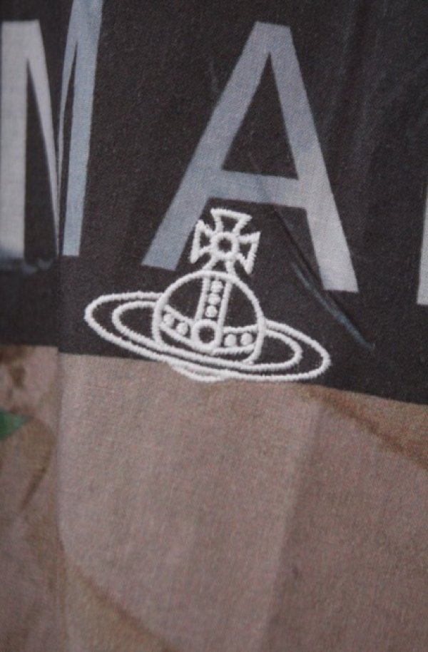 画像2: ヴィヴィアンウエストウッド MAN 中古 / CAUTION TAPE MAN LONDON オーバーサイズシャツ（カウンションテープ） 44 ブラウン  O-26-02-15-005-ts-YM-OS (2)