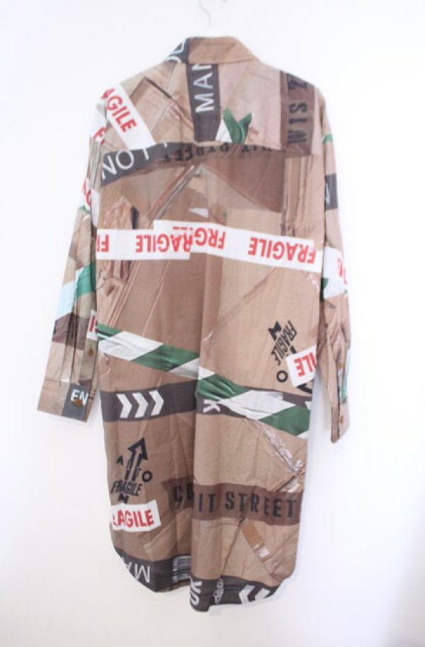画像4: ヴィヴィアンウエストウッド MAN 中古 / CAUTION TAPE MAN LONDON オーバーサイズシャツ（カウンションテープ） 44 ブラウン  O-26-02-15-005-ts-YM-OS (4)