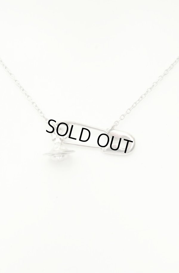 画像3: ヴィヴィアンウエストウッド 中古 / Jubilee Safety Pin ＆ Drop Orb Pendant（ジュビリーセーフティピン＆ドロップオーブペンダント）  シルバー  O-26-02-15-103-nl-YM-OS (3)
