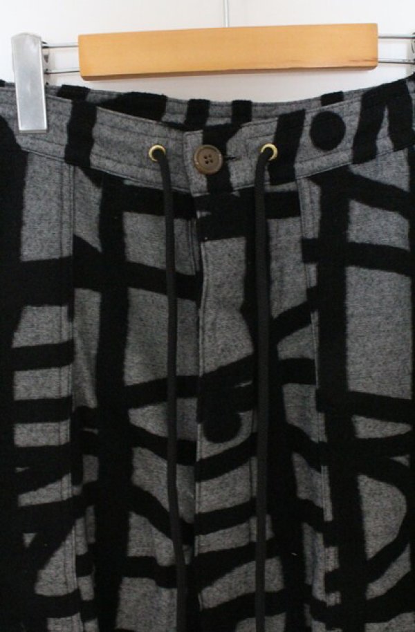 画像2: ヴィヴィアンウエストウッド MAN 中古 / ラインオーブ総柄トラウザーズパンツ 46 グレー  O-26-03-22-003-pa-YM-OS (2)