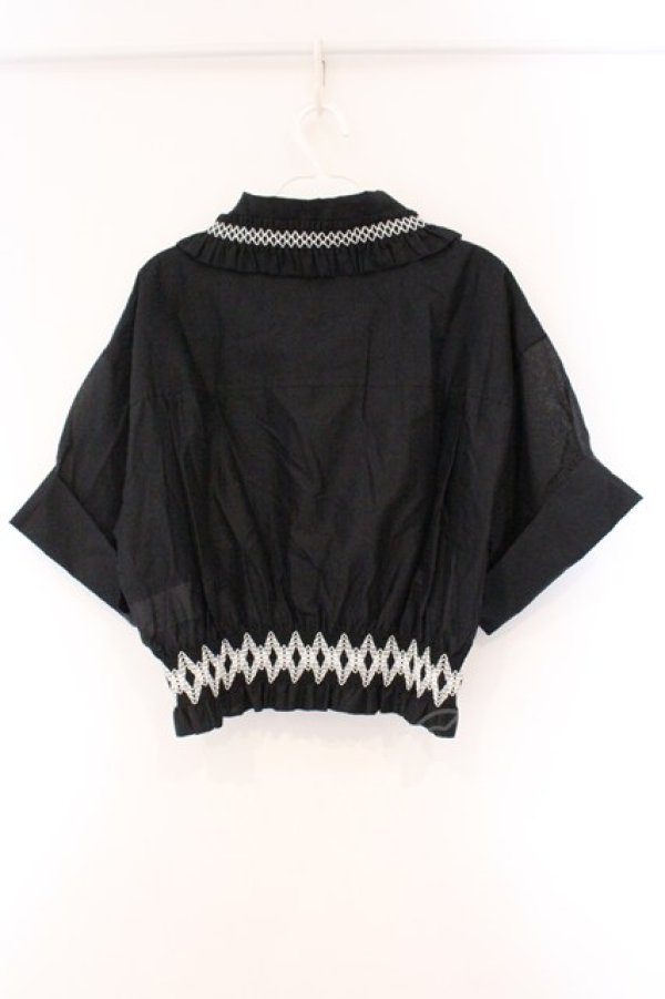 画像4: ヴィヴィアンウエストウッド 中古 / コットンローンスモッキングクロップドシャツ 00 ブラック×ホワイト  O-26-04-12-025-bl-IG-OS (4)