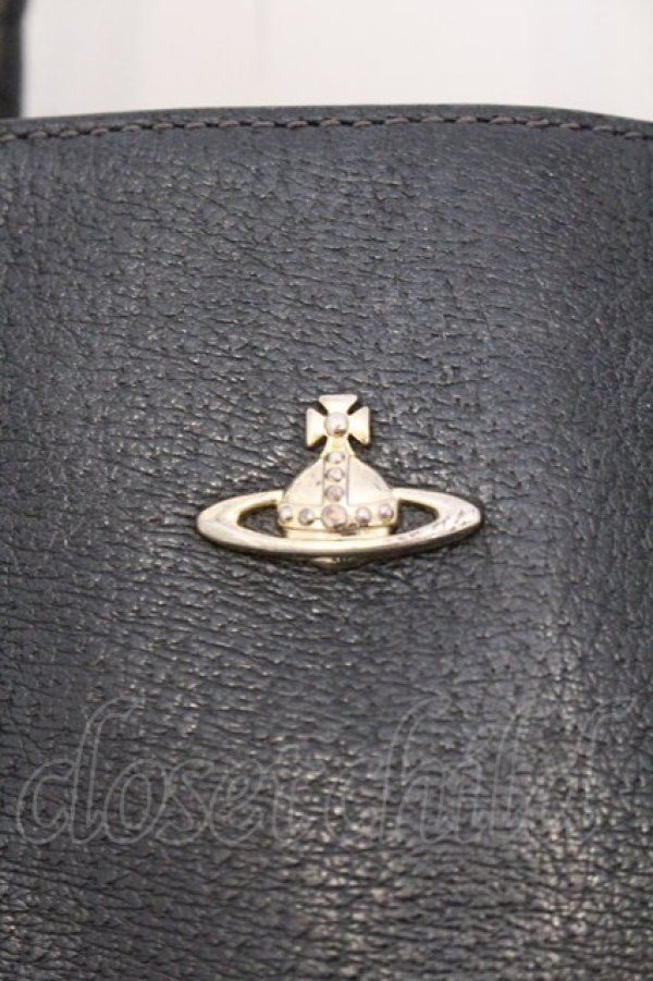 画像2: ヴィヴィアンウエストウッド 中古 / EXECUTIVE（エグゼクティブ） ハンドバッグ  ブラック（ブラウン）  O-26-04-26-040-ba-YM-OS (2)