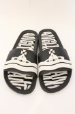 画像2: ヴィヴィアンウエストウッド×Melissa 中古 / BEACH SLIDE AD ORBサンダル JPN24cm ブラック×ホワイト  O-26-05-10-058-sh-IG-OS (2)