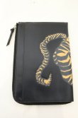 画像2: ヴィヴィアンウエストウッド 中古 / ファイティングタイガークラッチバッグ  ネイビー  O-26-06-21-044-ba-YM-OS (2)