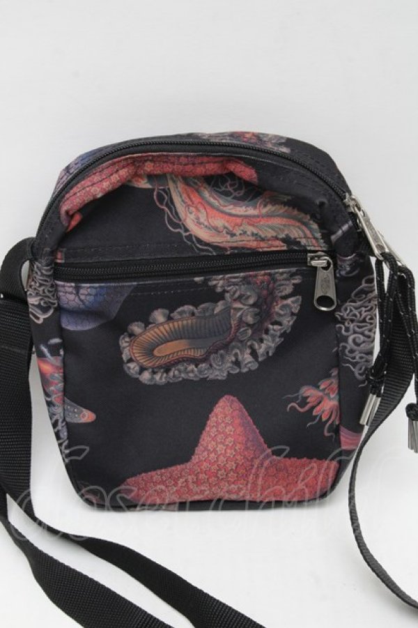 画像2: ヴィヴィアンウエストウッド 中古 / x EASTPAK save our oceansショルダーポーチ  黒  S-25-04-16-032-ba-AS-ZS (2)