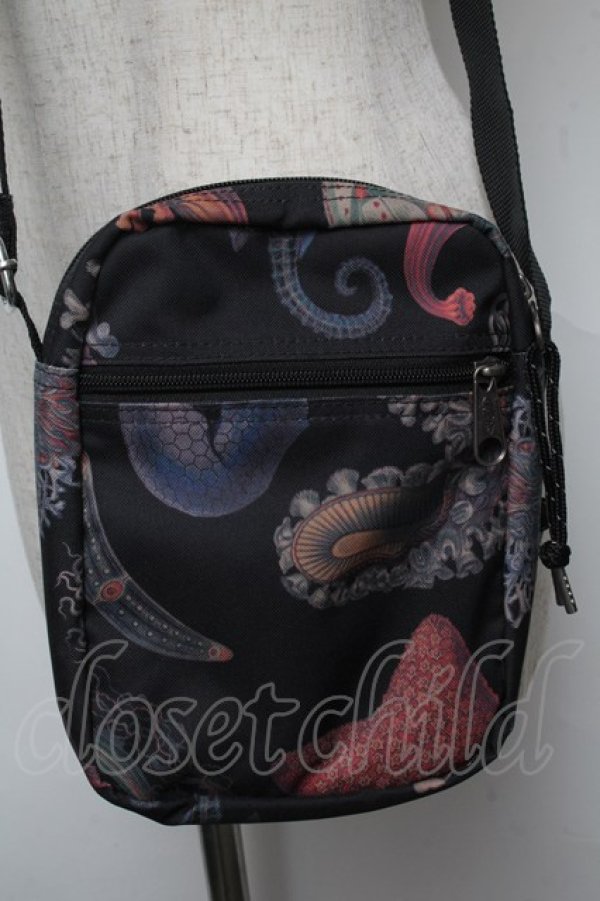 画像3: ヴィヴィアンウエストウッド 中古 / ×EASTPAK SAVE OUR OCEANSショルダーバッグ  黒  S-25-05-18-024-ba-AS-ZH (3)