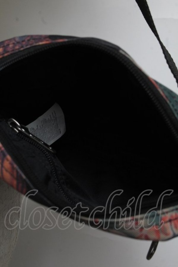 画像4: ヴィヴィアンウエストウッド 中古 / ×EASTPAK SAVE OUR OCEANSショルダーバッグ  黒  S-25-05-18-024-ba-AS-ZH (4)