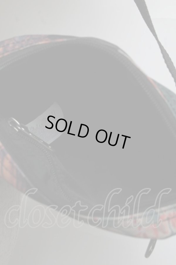 画像4: ヴィヴィアンウエストウッド 中古 / ×EASTPAK SAVE OUR OCEANSショルダーバッグ  黒  S-25-05-18-024-ba-AS-ZH (4)