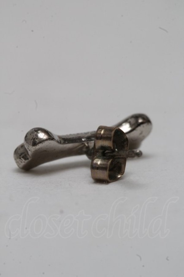 画像2: ヴィヴィアンウエストウッド 中古 / ER/OTHOシングルスタッズピアス  シルバー  S-25-06-17-012-er-AS-ZS (2)