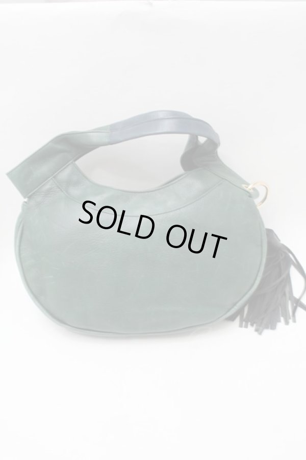 画像2: ヴィヴィアンウエストウッド 中古 / オーブ型押シタッセルレザーバッグ  グリーン  S-25-09-17-045-ba-AS-ZS (2)