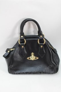 ヴィヴィアンウエストウッド ハンドバッグ レアデザイン ヴィヴィアン・ウエストウッドのアイコンバッグ「ベティ」大胆