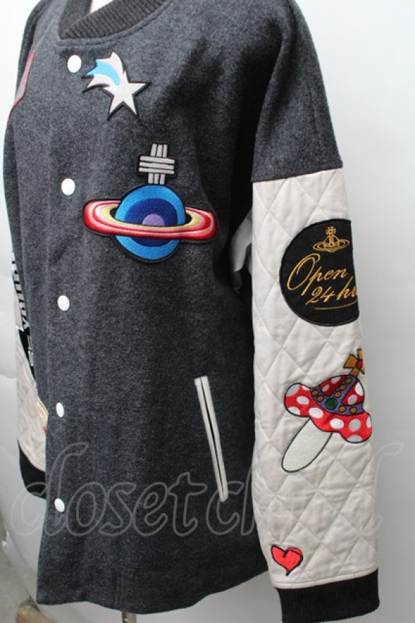 画像4: ヴィヴィアンウエストウッド MAN 中古 / パッチ バーシティジャケット 46 グレー  S-25-11-19-049-jc-AS-ZS (4)