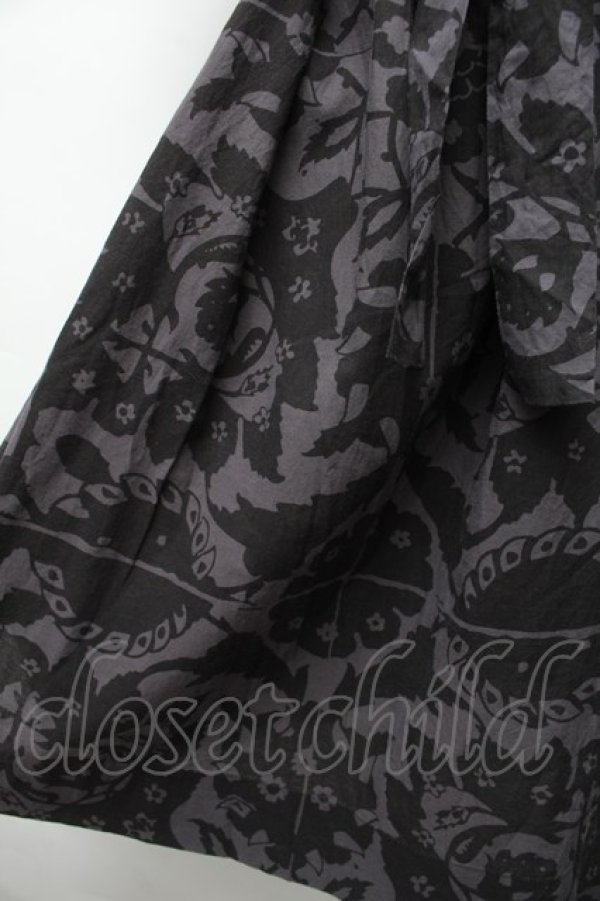 画像4: ヴィヴィアンウエストウッド 中古 / 花プリント総柄ワンピース 2 グレー  S-26-01-25-051-op-HR-ZS (4)