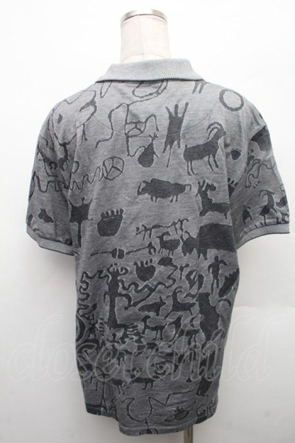 画像2: ヴィヴィアンウエストウッド 中古 / グラフィックポロシャツ  グレー  S-26-02-25-056-ts-AS-ZS (2)