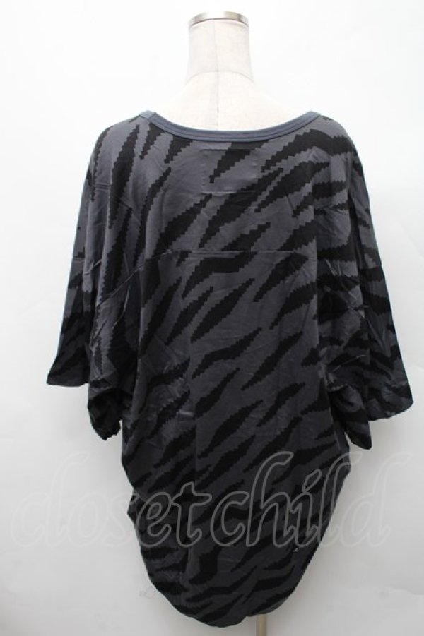 画像2: ヴィヴィアンウエストウッド 中古 / タイガーストライププリントTシャツ 00 グレー  S-26-03-08-032-op-AS-ZS (2)