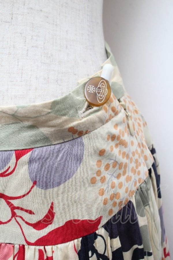 画像2: ヴィヴィアンウエストウッド 中古 / 総柄スカート 3 ベージュ  S-26-03-15-045-sk-AS-ZS (2)