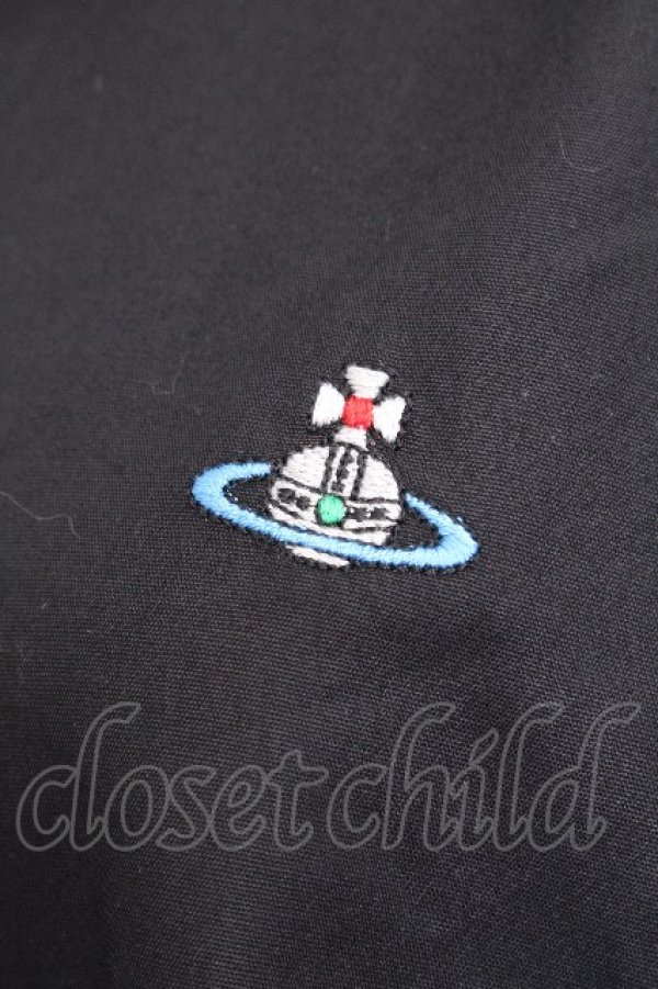画像4: ヴィヴィアンウエストウッド 中古 / オーブ刺繍ブラウス 48 黒  S-26-09-13-028-bl-AS-ZS (4)