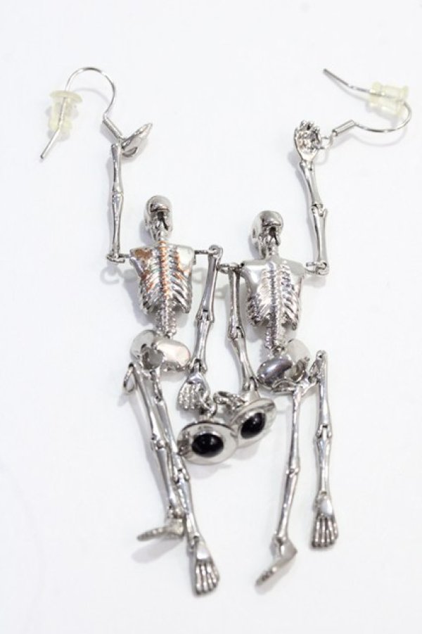 【Vivienne Westwood】Skeleton ピアス シルバー Amazon.co.jp: [ヴィヴィアン ウエストウッド] Vivienne