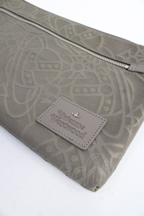 画像4: ヴィヴィアンウエストウッド 中古 / BAGラインORBエンボスクラッチバッグ  グレー  Y-25-09-17-026-ba-AS-ZY (4)