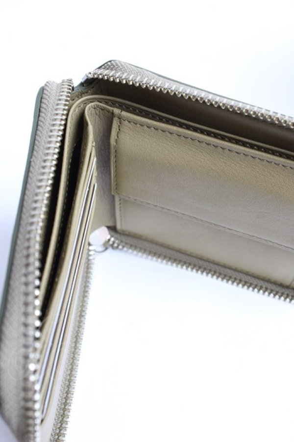 画像4: ヴィヴィアンウエストウッド 中古 / LEATHER RUBBER ORB ラウンドファスナー二ツ折リ財布  カーキ  Y-25-10-12-031-gd-SZ-ZY (4)