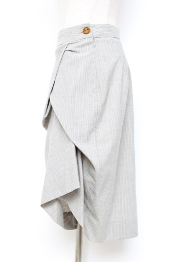 画像2: ヴィヴィアンウエストウッド 中古 / ピンストライプスカート 40 ライトグレー  Y-25-10-12-068-sk-SZ-ZY (2)