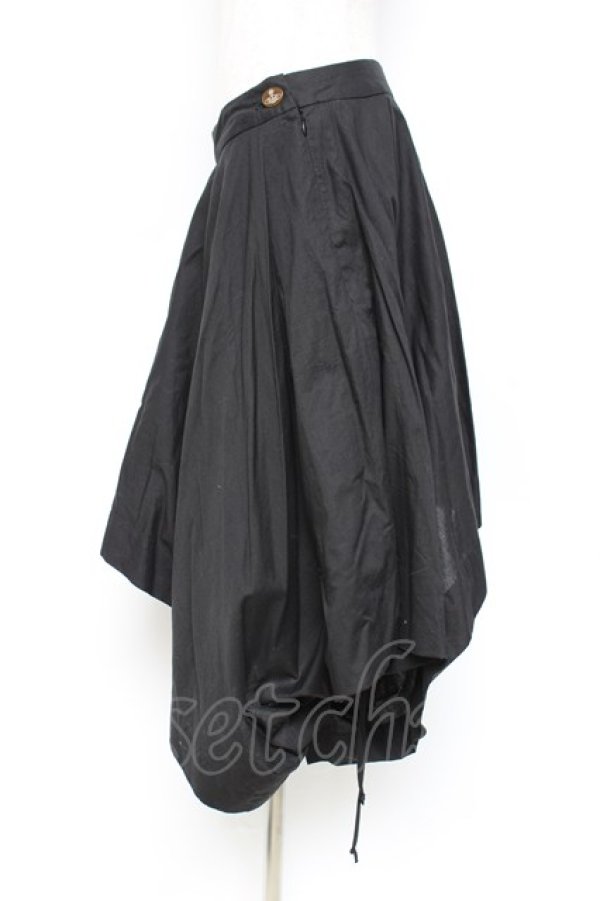 画像2: ヴィヴィアンウエストウッド 中古 / 変形ミディフレアスカート 3 ブラック  Y-25-10-12-070-sk-SZ-ZY (2)